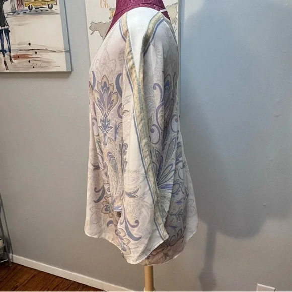 Batwing Cream, Purple, and Blue Paisley Blouse Women Size 1X Unbranded - Picture 4 of 7
